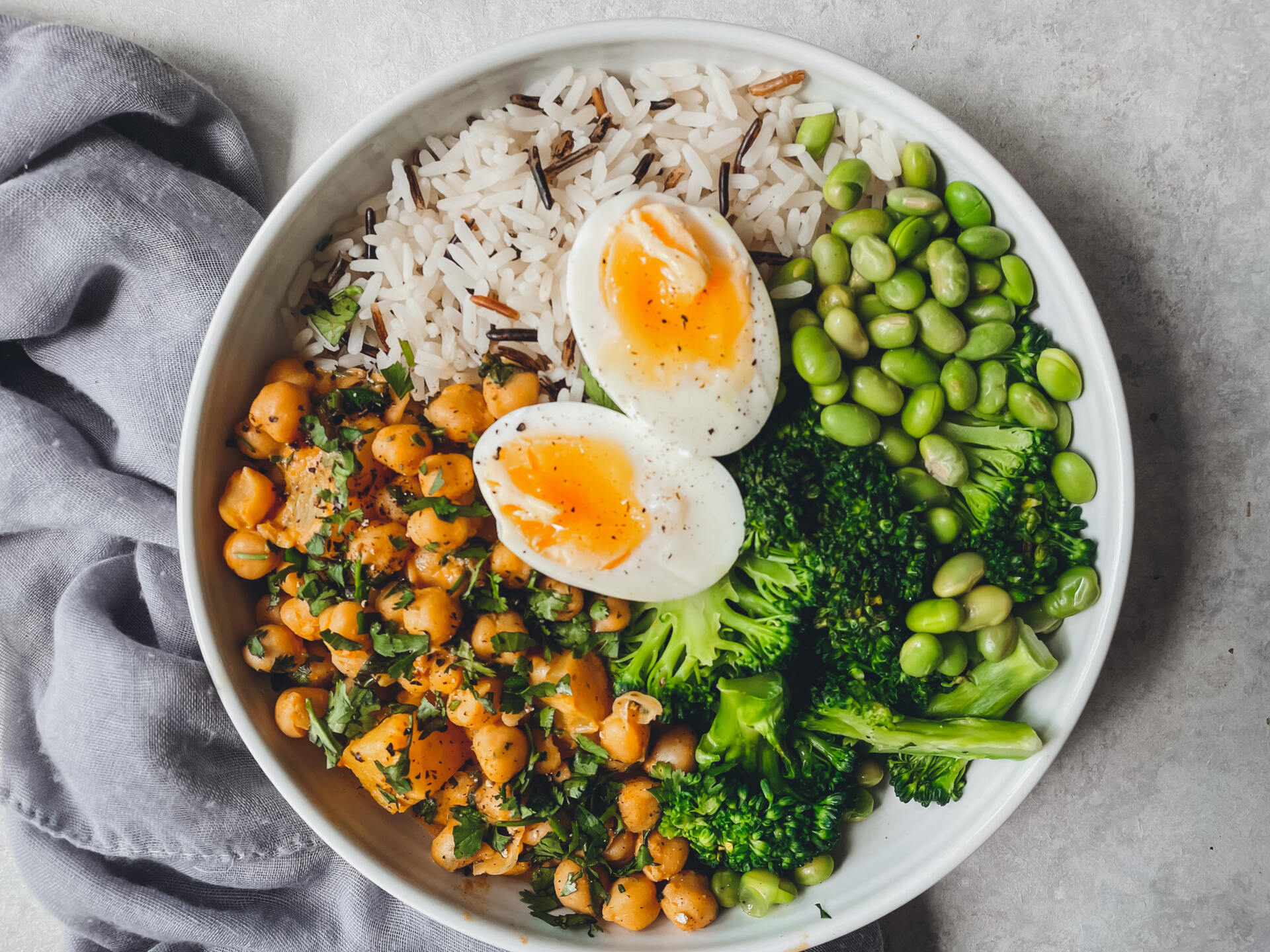 Chickpeas and pineapple curry Buddha bowl